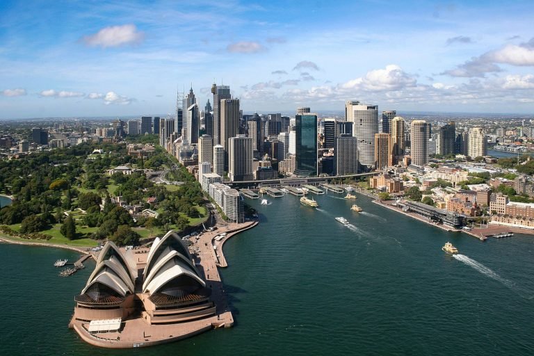 Australian Housing Market Slumps as Buyer Confidence Falters Amid Economic Uncertainty