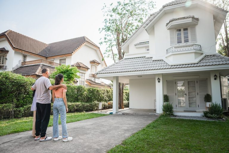 U.S.: Home Prices Drop Significantly in Major Cities, Market Shifts in Favor of Buyers