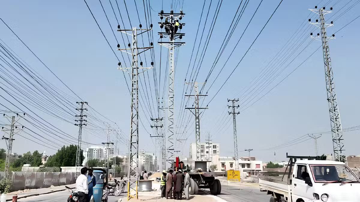 Sindh CM Says Hyderabad Road Was Opened With Poles in Place to Pressure HESCO
